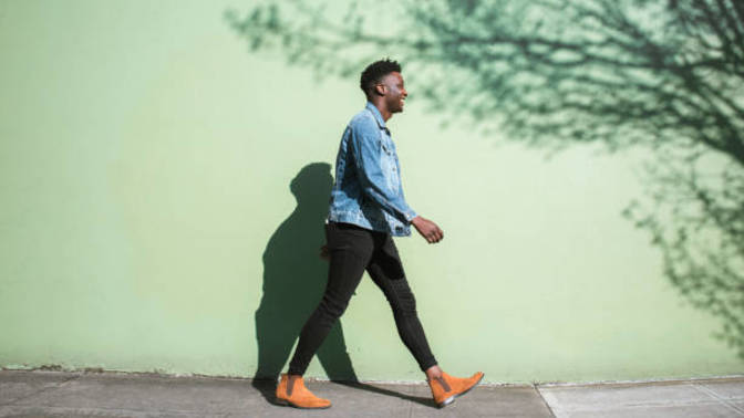 Guys, would you walk 25 miles to see your crush?