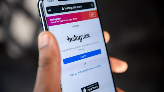 Is there a way to see private accounts on Instagram?