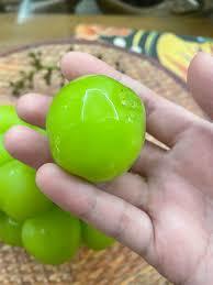 How many grapes can you fit in your mouth at once?
