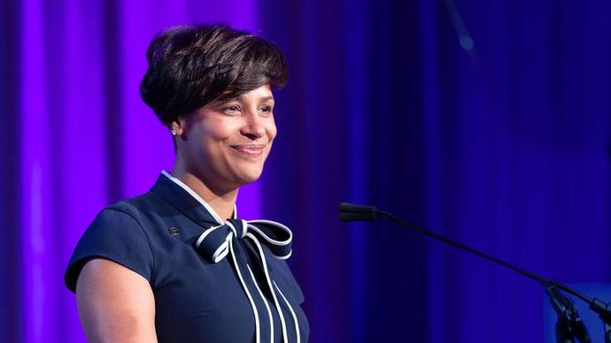 Which of these planned parenthood leaders looks the most motherly/productive/fertile?