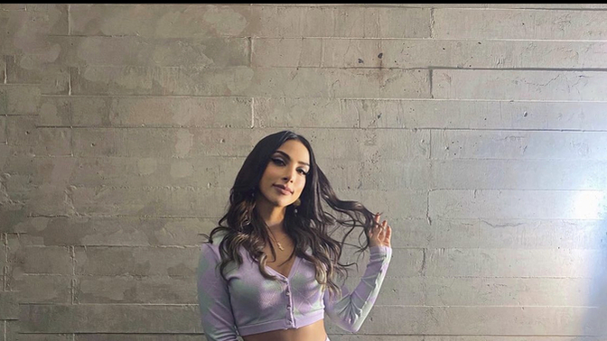 Is this female consider petite body type (pic) ?