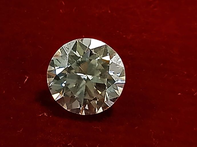 Which looks the best or preferred size Diamond ?