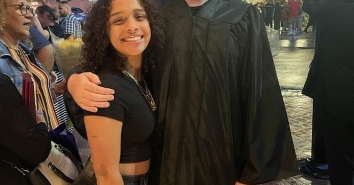 Based on this picture and body language does she have feelings for me