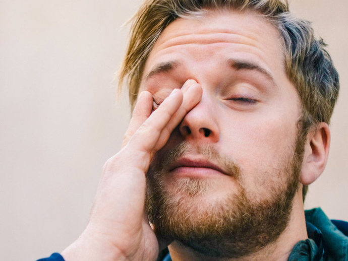 Do you find eyebags unattractive/attractive? At what age do people generally get it?