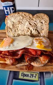 What does your favorite sandwich 🥪 have on it?
