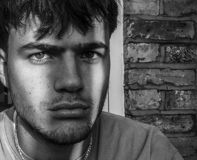 Do you think this actor is hot?