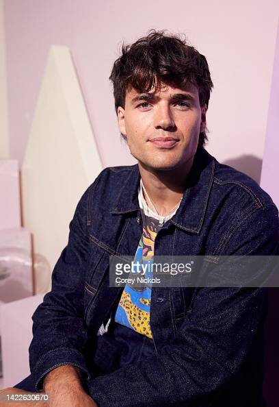 Do you think this actor is hot?
