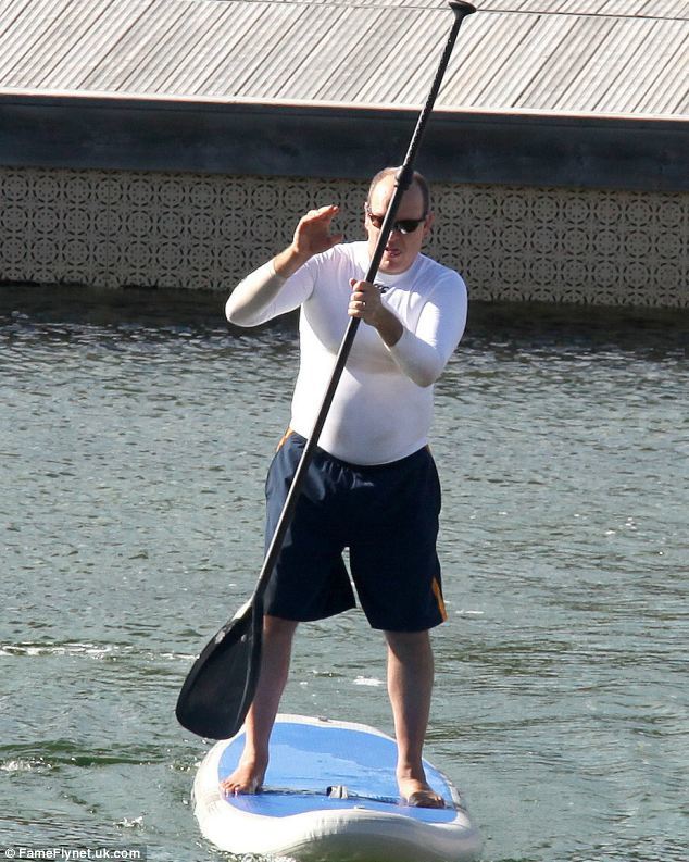 Which current European Monarch has the most masculine V taper?