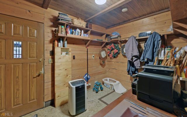 Ladies would you date a man who lives in a log cabin?