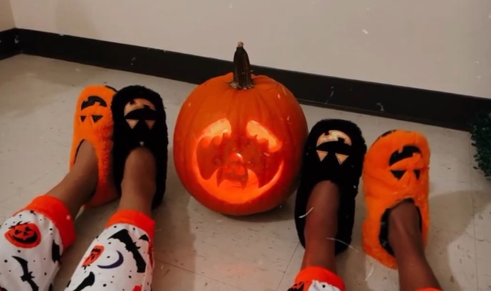 Happy Halloween eve, yall carve pumpkins? If so drop your pumpkins for us to see?