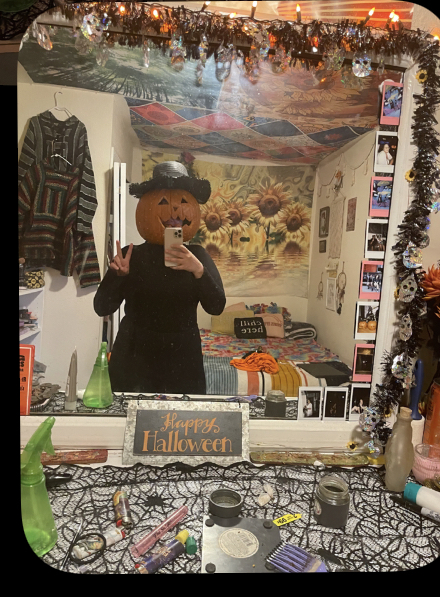Takes pumpkin head to whole new level😂