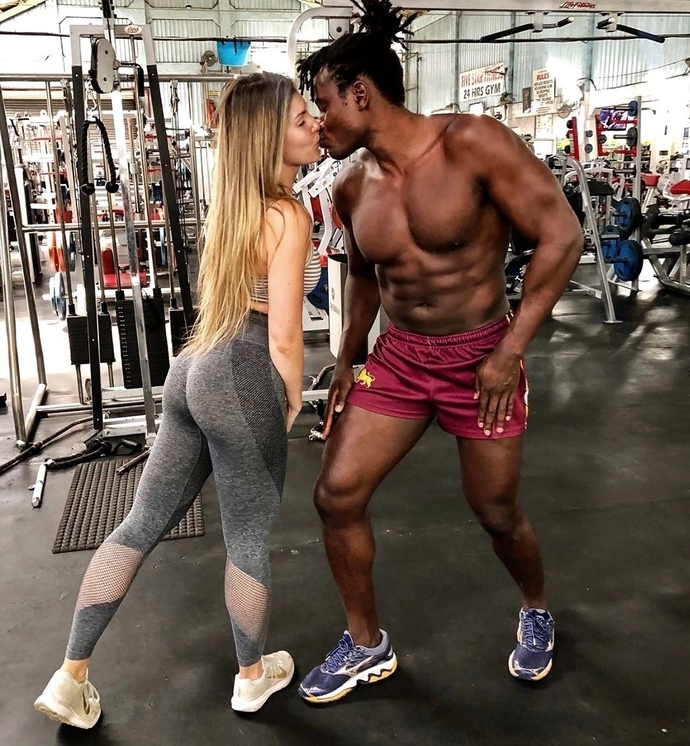 How to pick up white women at the gym?