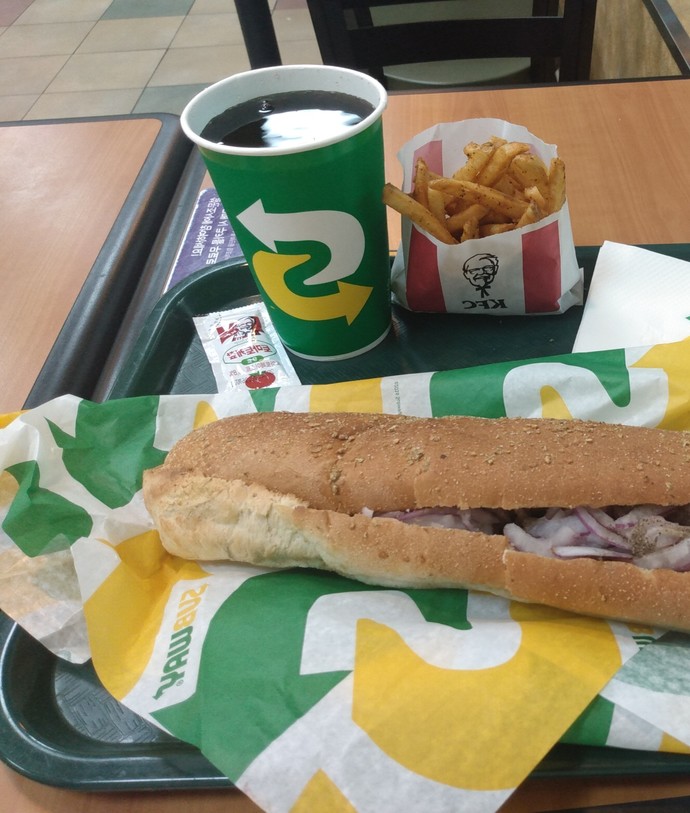 Here's what sh*tty Korean Subway looks like. I didn't even ask for a lot of onions like this.