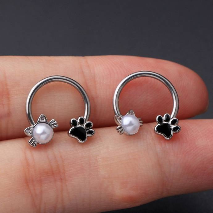 What are some examples of cute rings for septum piercings?