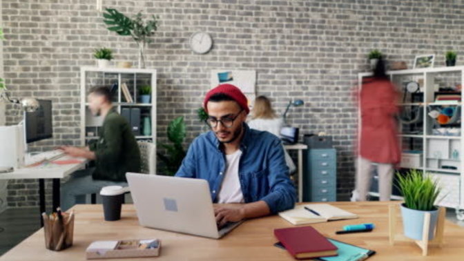 Is switching roles in the same company viewed as "job hopping"?