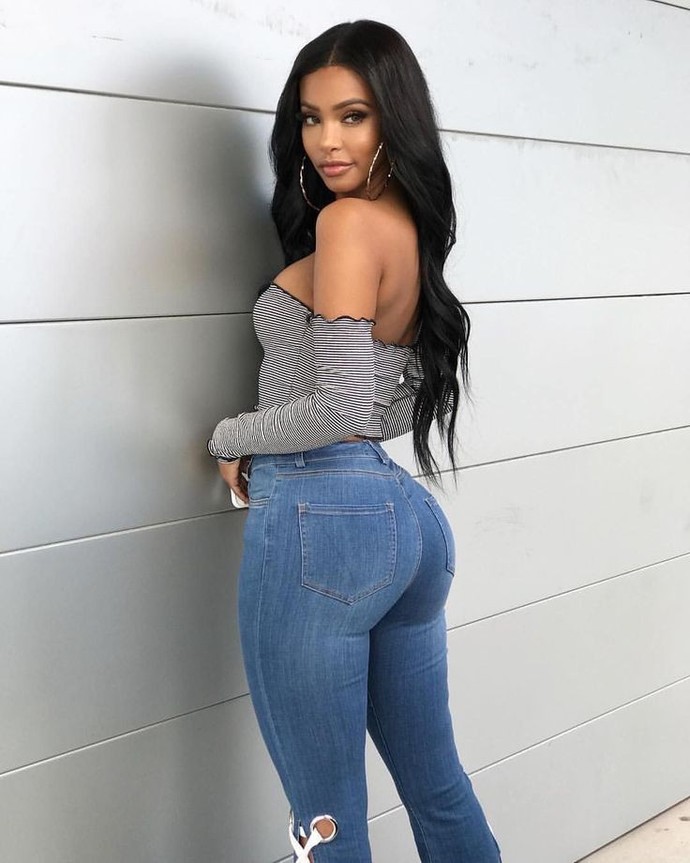 Guys,, how many of you prefer a thick girl rather than a slim one?