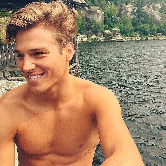 Dear ladies. Do you prefer a clean shaven or with a beard or stubble?