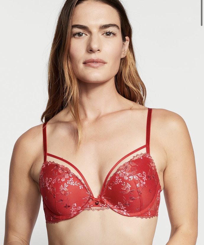Which bra goes better with the thong 👙?