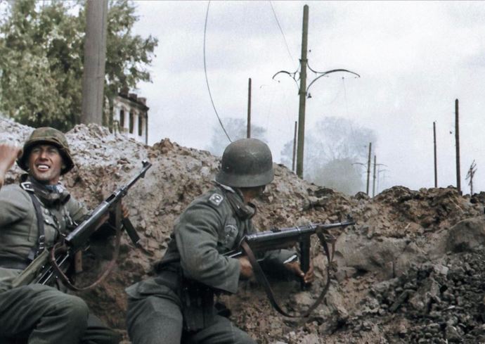 German soldiers of the 24th Panzer Division fighting near the southern station in Stalingrad, 1942.