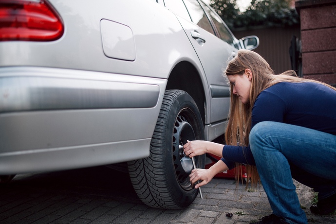 Do you know how to change a tire?