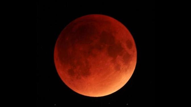 BLOOD MOON ALERT! It has just started at 4.17 CST. Could you see it?