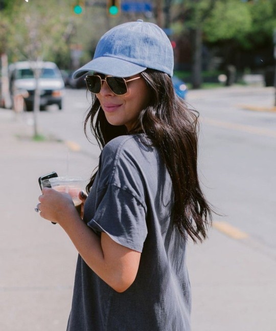 Denim baseball cap OR White baseball cap?