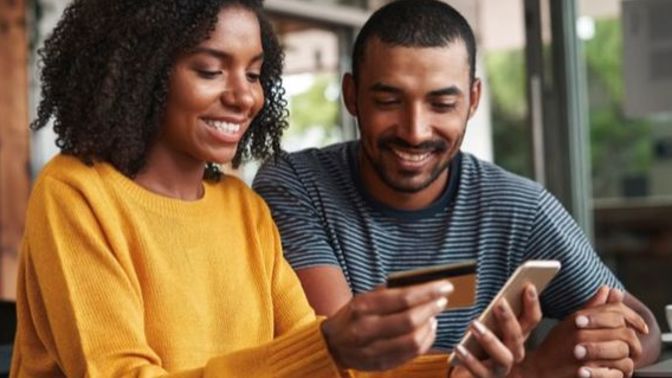 Should men go on a date and expect their date to pay at least half?