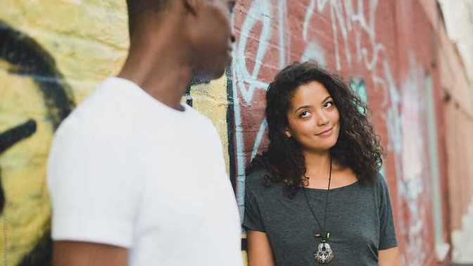 What does it mean when a woman locks eyes with you?