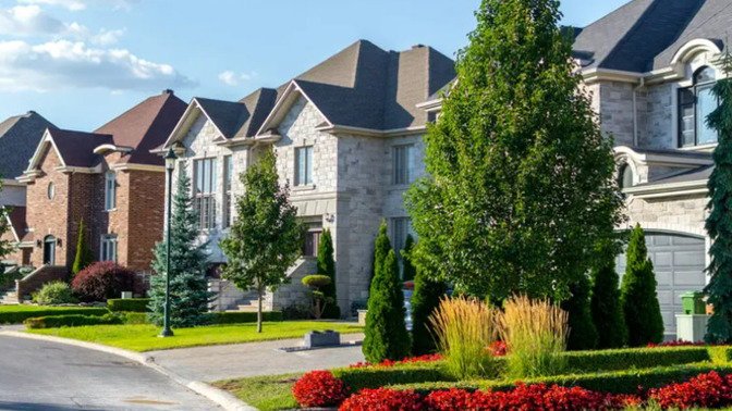 Is it possible for a middle class person to buy a house or land in the US without much difficulty?