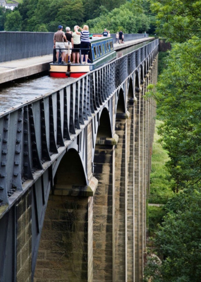Would you prefer to cross an aquaduct by foot or boat?