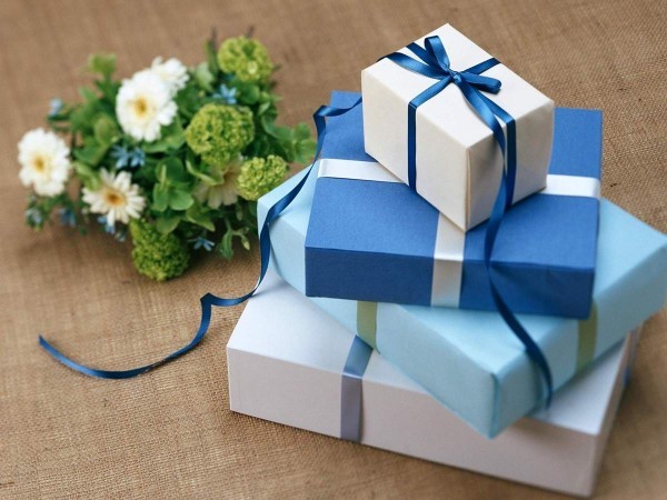 Whats a great birthday present idea for a female friend?