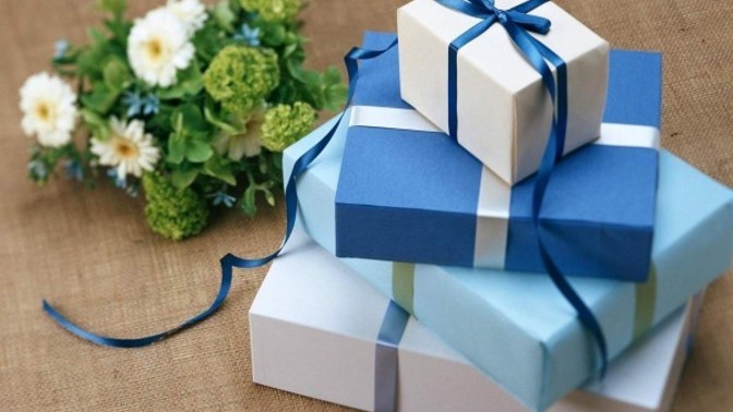 What's a great birthday present idea for a female friend?