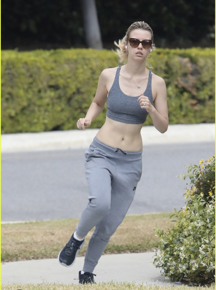 Do you find her pretty (Mia Goth)?