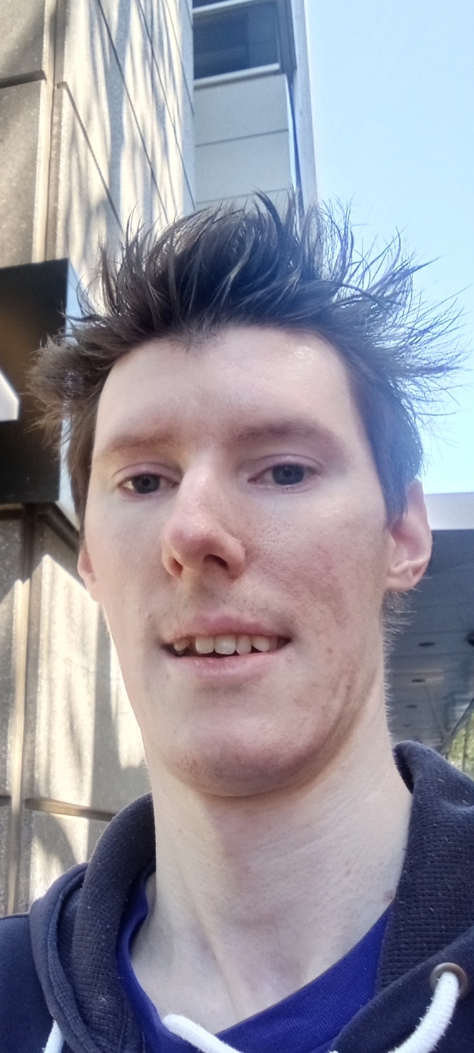 Dating at 28, should I pick women my age or a few years younger like earlier 20s?
