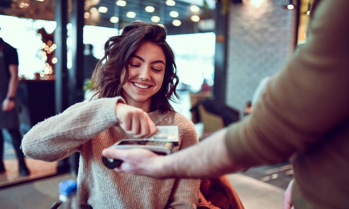 Who is supposed to pay for the bill if the guy asks the girl out on a date?