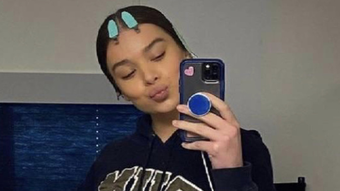 Why do chicks like that circle thing on cellphones? I only see gals with it…?