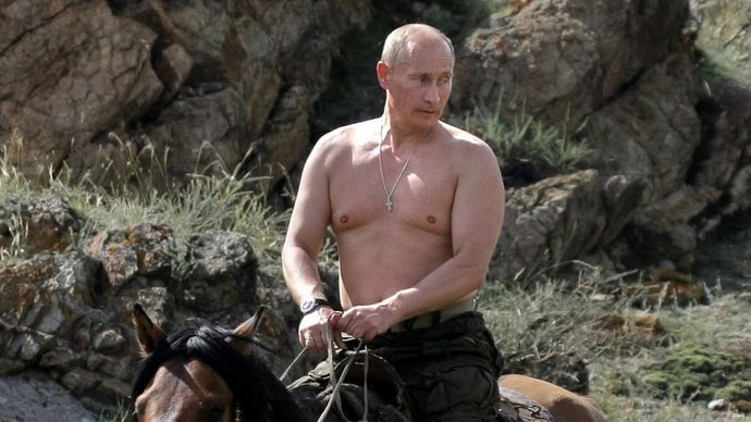 Can someone explain in fortnite terms why Russia 🇷🇺 and Ukraine 🇺🇦 are fighting a war right now against each other over their?