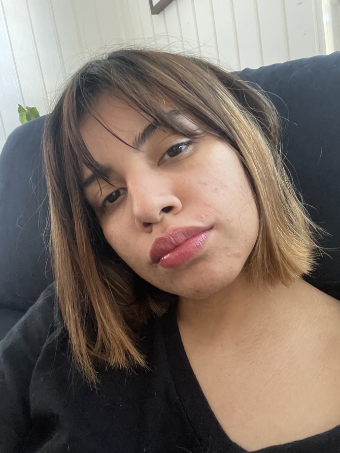 I don’t know if I should keep my hair color like this?