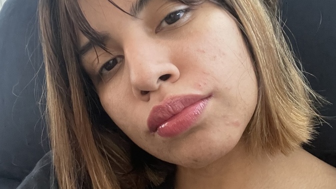 I don’t know if I should keep my hair color like this?