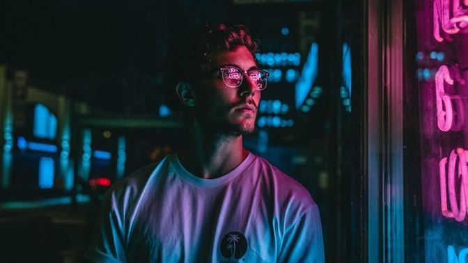 INTP (MBTI personality) guys: Why do you stare, approach, but then not say anything?