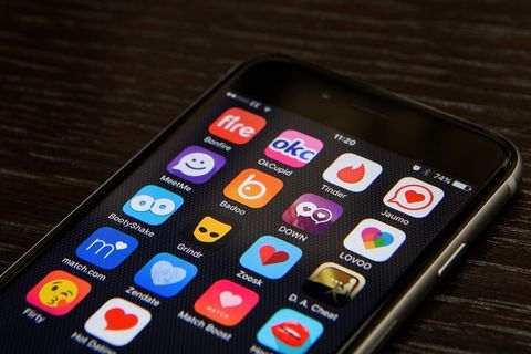 Apps and websites aren't the same thing, okay? Apps only work on smartphones!
