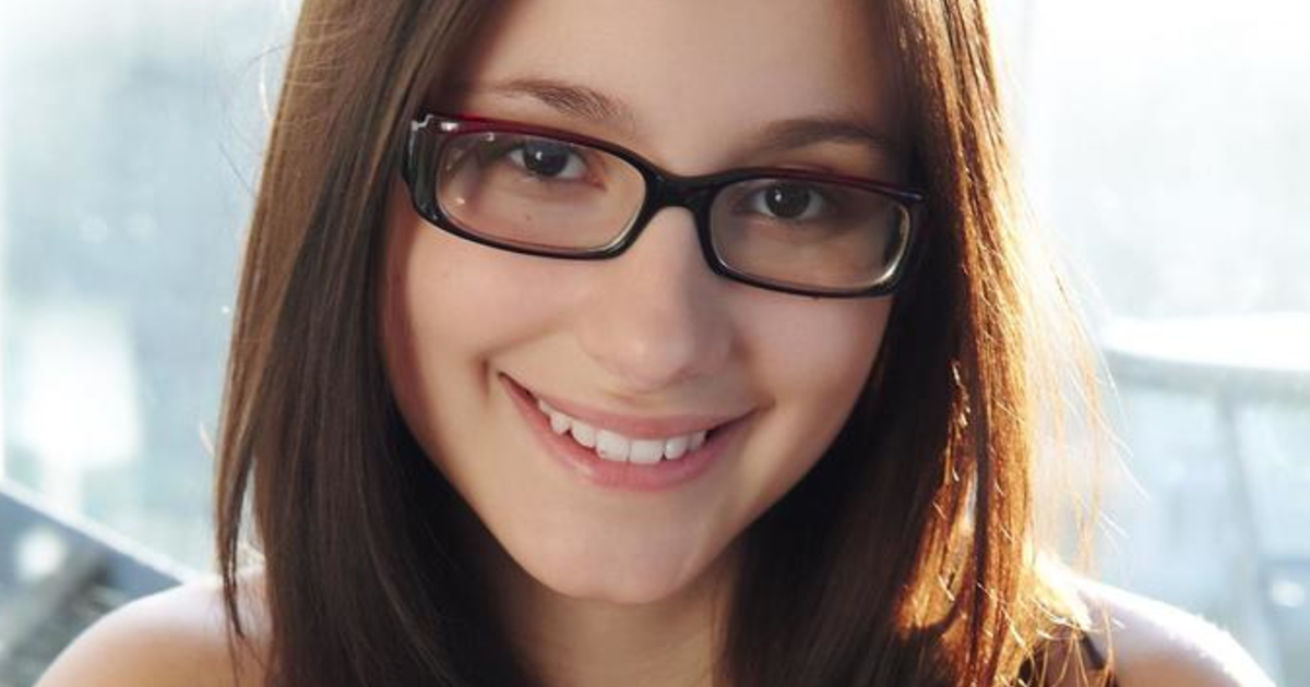 Are glasses on women unattractive? GirlsAskGuys