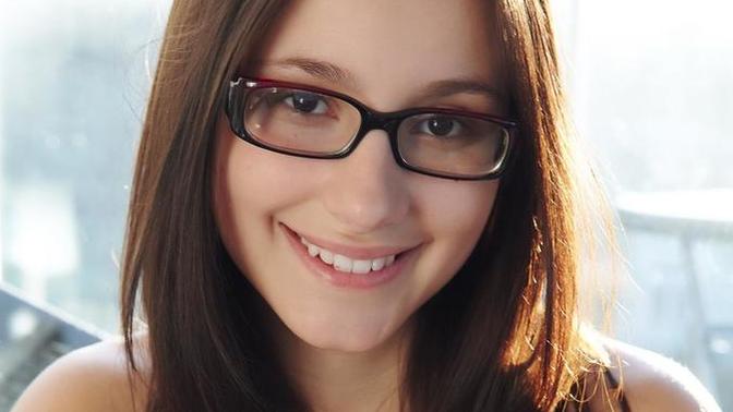 Are glasses on women unattractive?