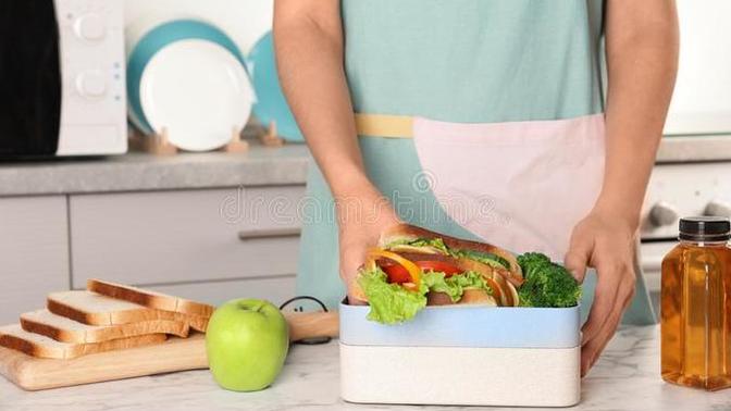 Is a woman packing lunch for her husband controversial nowadays?