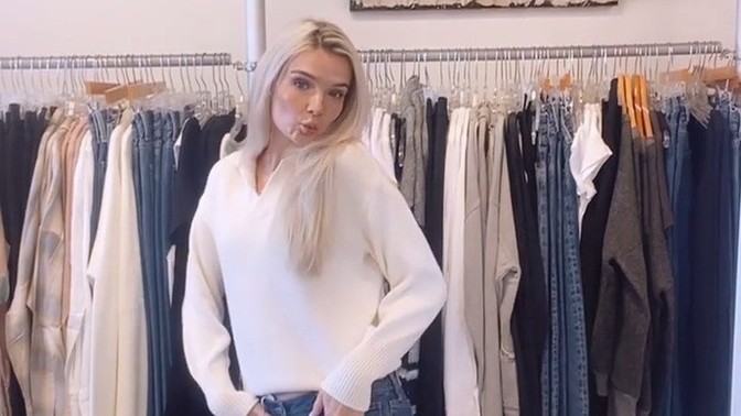 When is the "kissy face" or "duck lips" ever appropriate? Or should we make sure it never comes back?