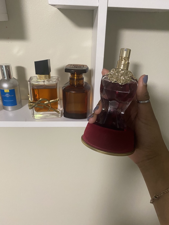 What’s a good body lotion body scrub , candle , perfume or spray