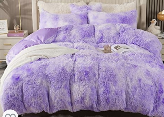 Which comforter set do you like best (just the covers in the pill options— not the bed or bedroom fixtures)?