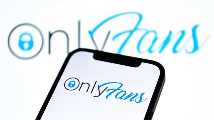If the person I am dating tells me she does ONLY FANS should I dump her or respect her and what she does?