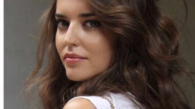 I posted a picture of a woman I think is pretty. Do you think she is pretty or not?