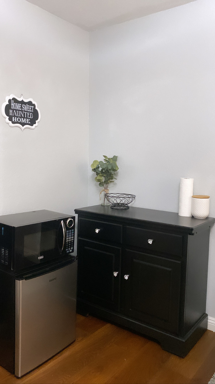 So these two last pics is my old set up of my studio home. The black dresser has wheels and was used as a kitchen counter & pantry